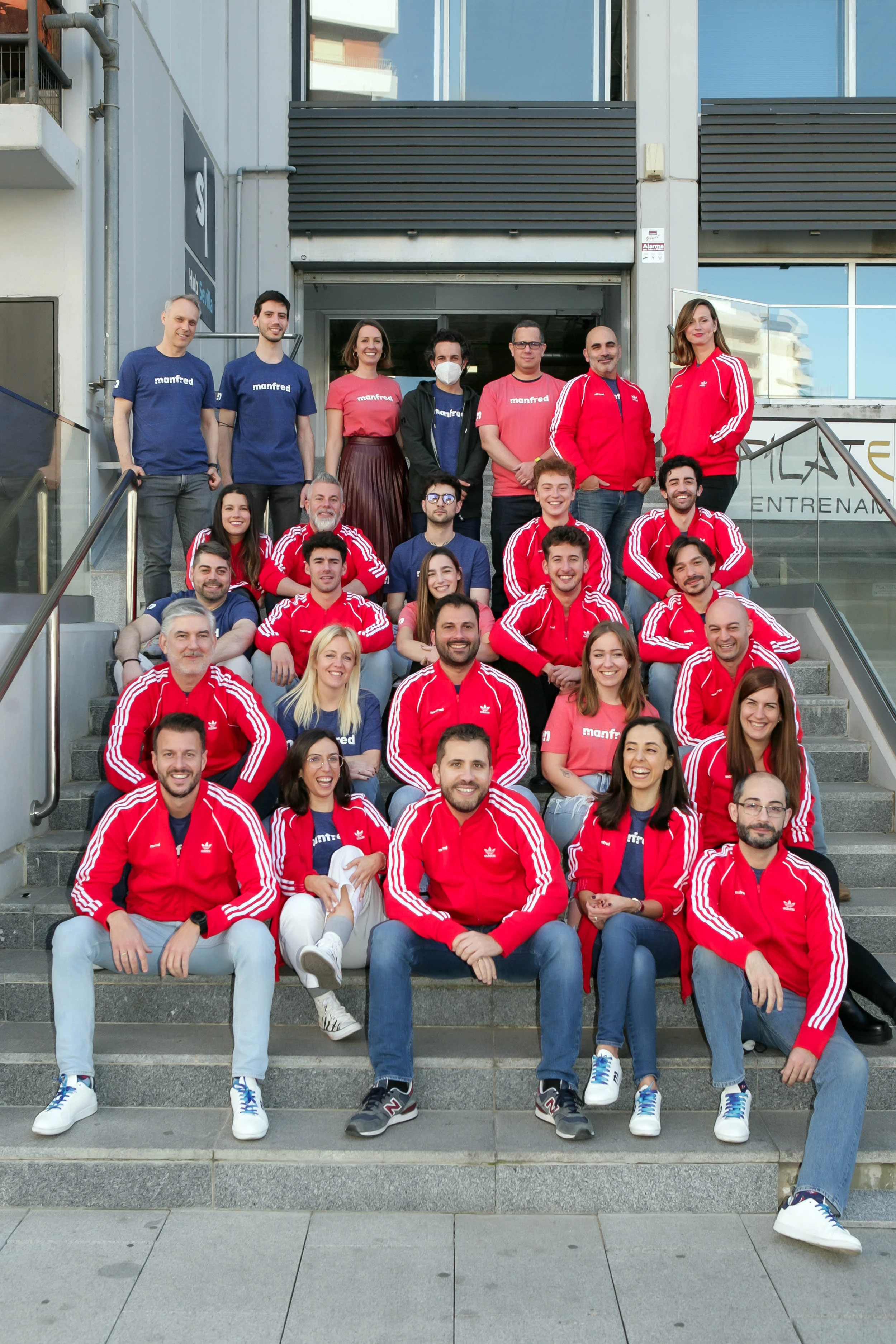 Miembros del equipo Manfred trabajando juntos